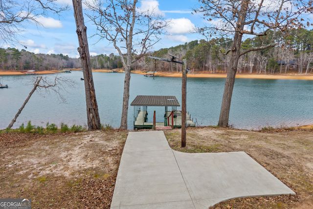 300 Black Point Drive, Hartwell, GA 30643
