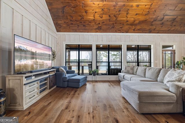 300 Black Point Drive, Hartwell, GA 30643