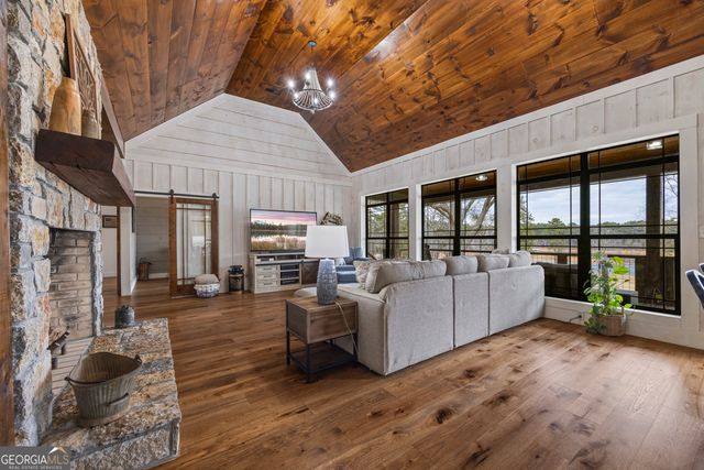 300 Black Point Drive, Hartwell, GA 30643