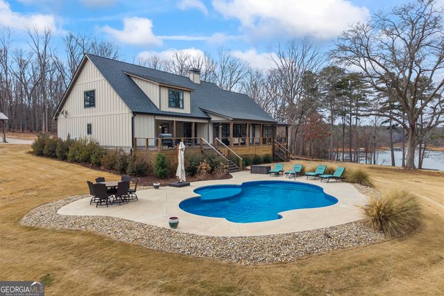 300 Black Point Drive, Hartwell, GA 30643