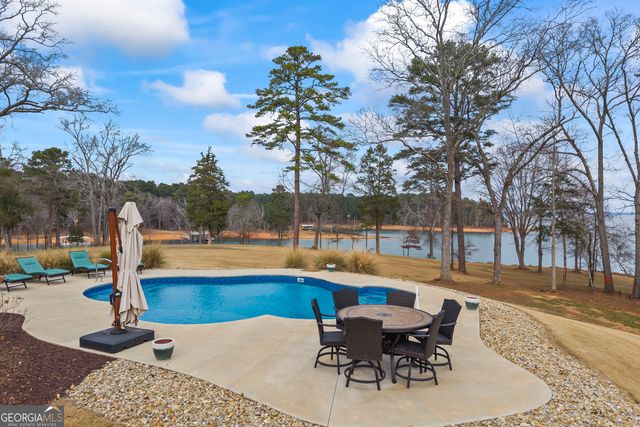 300 Black Point Drive, Hartwell, GA 30643