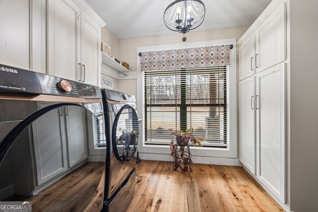 300 Black Point Drive, Hartwell, GA 30643