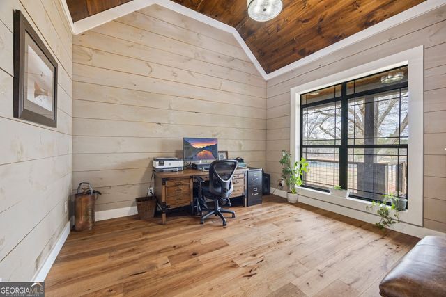 300 Black Point Drive, Hartwell, GA 30643