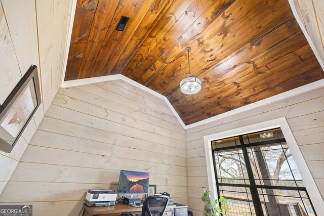 300 Black Point Drive, Hartwell, GA 30643