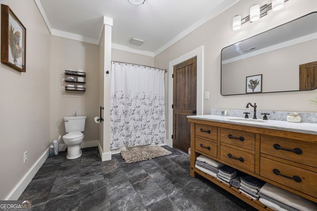 300 Black Point Drive, Hartwell, GA 30643