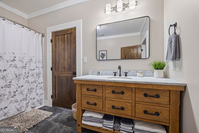 300 Black Point Drive, Hartwell, GA 30643