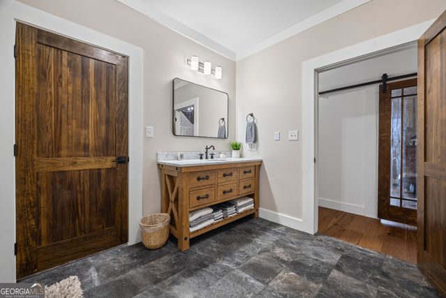 300 Black Point Drive, Hartwell, GA 30643