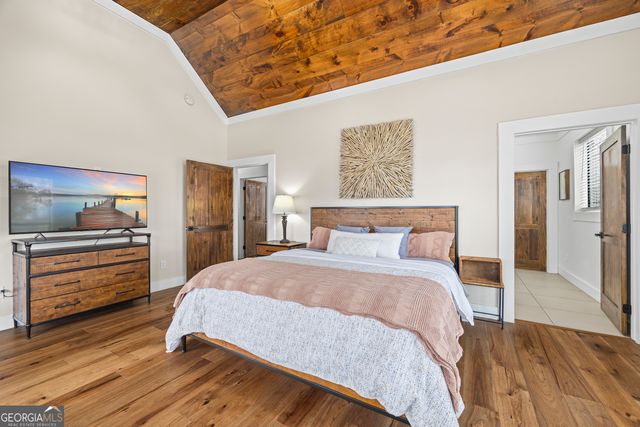 300 Black Point Drive, Hartwell, GA 30643