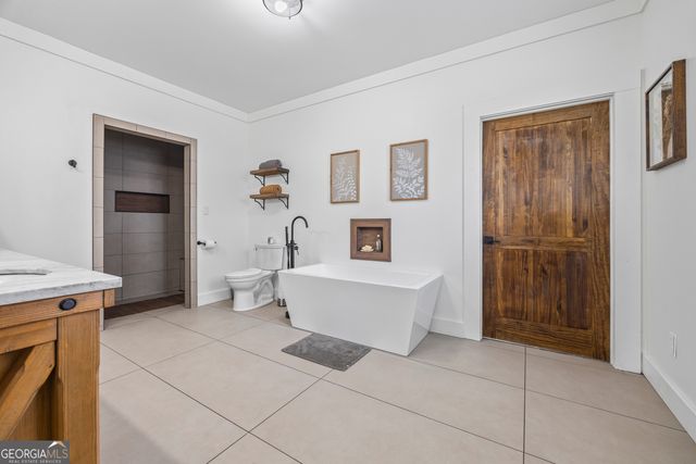 300 Black Point Drive, Hartwell, GA 30643