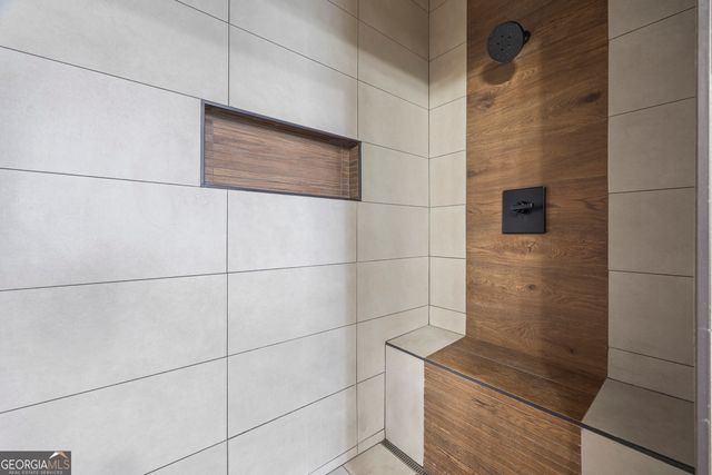 300 Black Point Drive, Hartwell, GA 30643