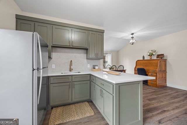 300 Black Point Drive, Hartwell, GA 30643