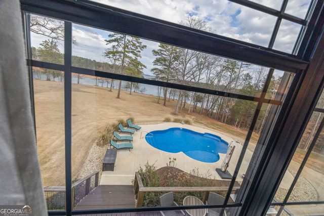 300 Black Point Drive, Hartwell, GA 30643