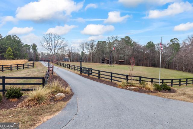 300 Black Point Drive, Hartwell, GA 30643