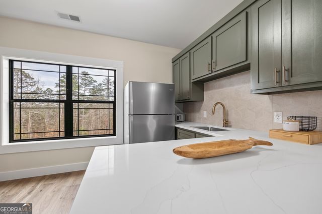 300 Black Point Drive, Hartwell, GA 30643