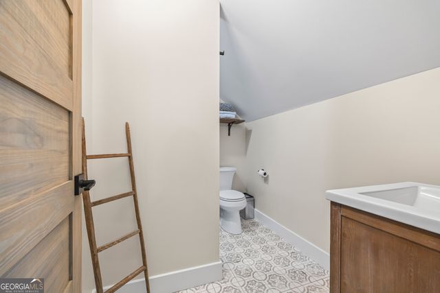 300 Black Point Drive, Hartwell, GA 30643