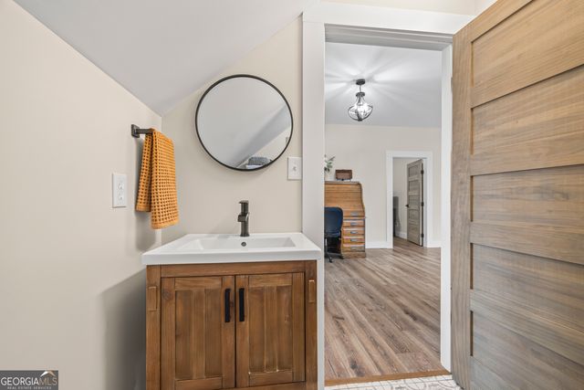 300 Black Point Drive, Hartwell, GA 30643