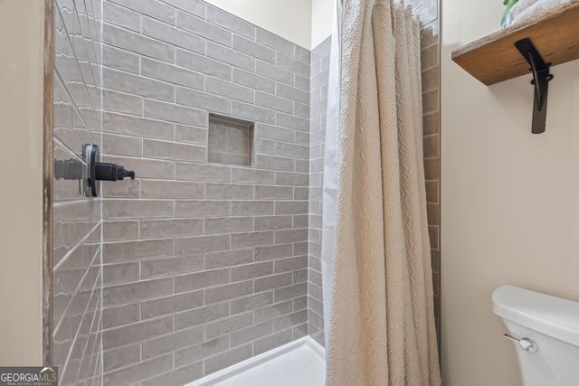 300 Black Point Drive, Hartwell, GA 30643