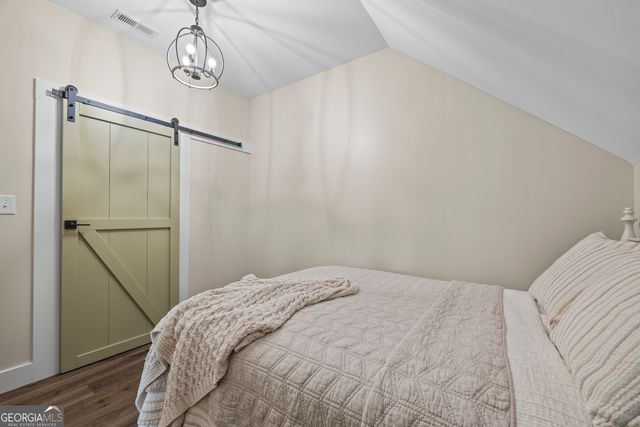 300 Black Point Drive, Hartwell, GA 30643