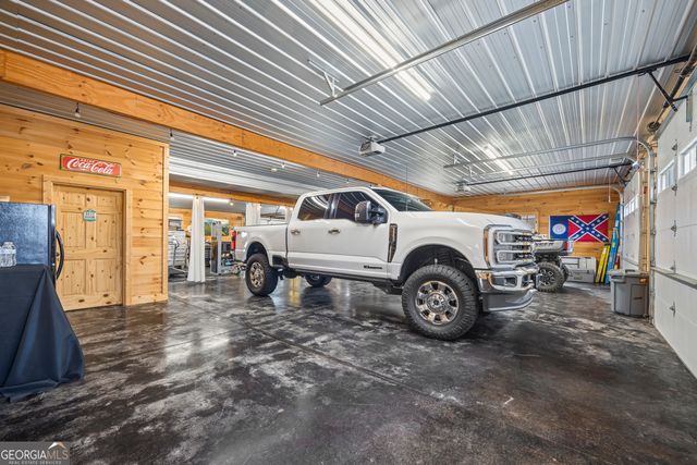 300 Black Point Drive, Hartwell, GA 30643