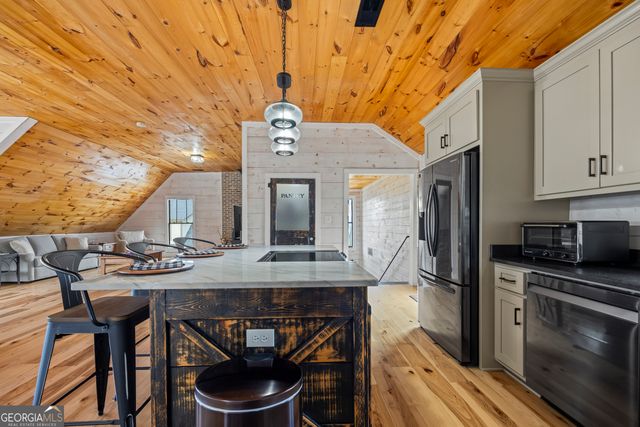 300 Black Point Drive, Hartwell, GA 30643