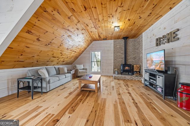 300 Black Point Drive, Hartwell, GA 30643