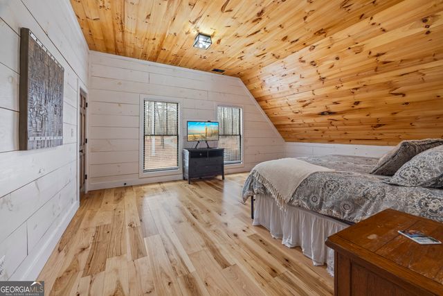 300 Black Point Drive, Hartwell, GA 30643