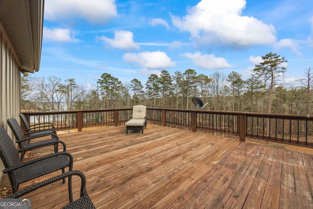 300 Black Point Drive, Hartwell, GA 30643