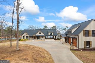 300 Black Point Drive, Hartwell, GA 30643