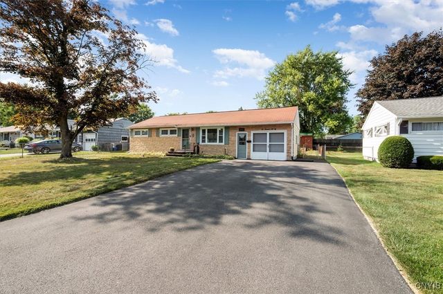209 Lawdon Street, Clay, NY 13212