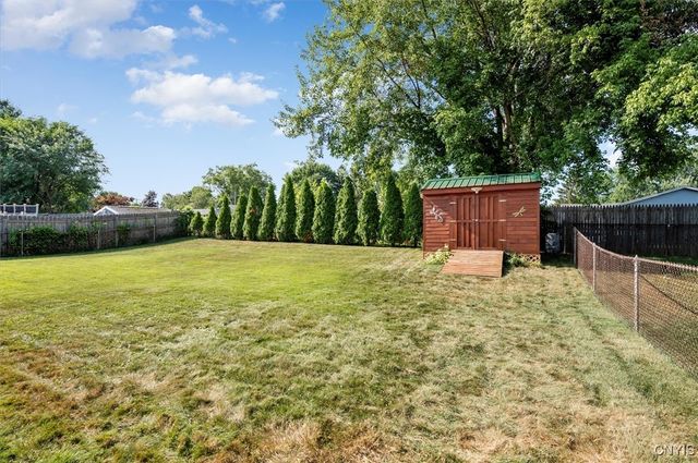 209 Lawdon Street, Clay, NY 13212