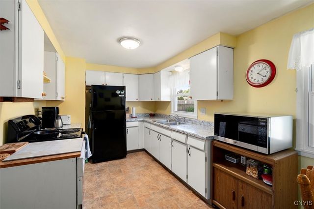 209 Lawdon Street, Clay, NY 13212