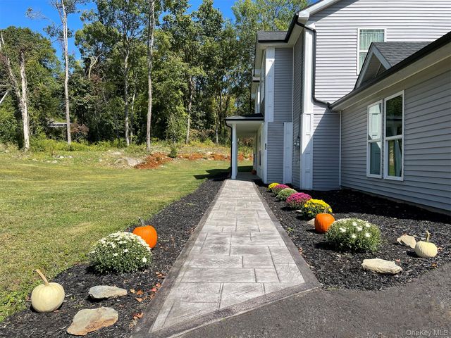 82 Hampton Road, Marlboro, NY 12542