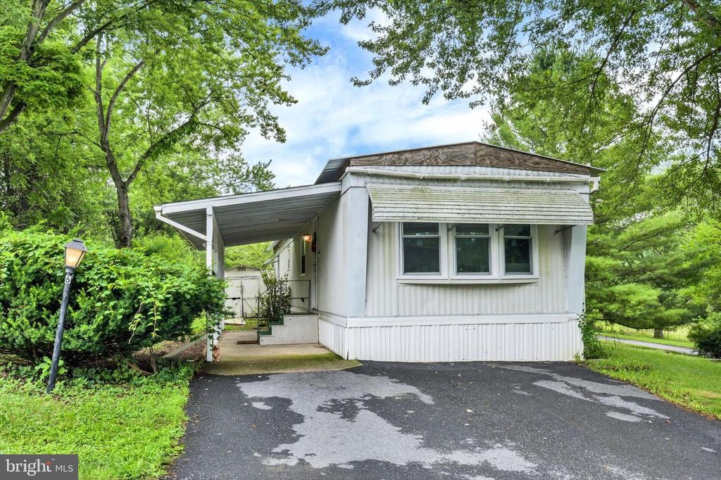 6 BUTTONWOOD LANE, Carlisle, PA 17015