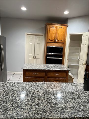 2000 Peck Street, Glenn Heights, TX 75154