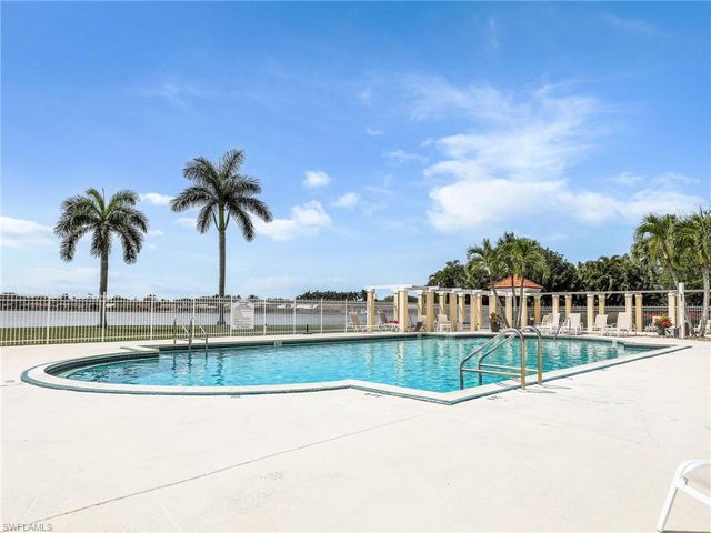 7749 Jewel LN 101, Naples, FL 34109