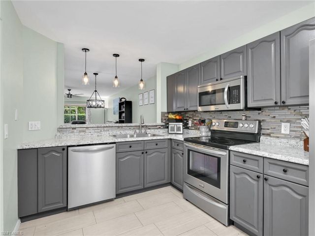 7749 Jewel LN 101, Naples, FL 34109