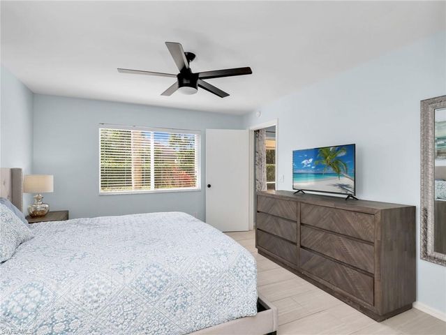 7749 Jewel LN 101, Naples, FL 34109