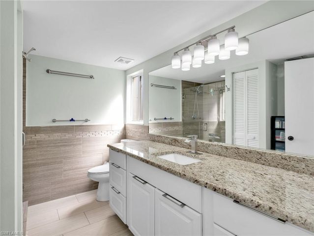 7749 Jewel LN 101, Naples, FL 34109