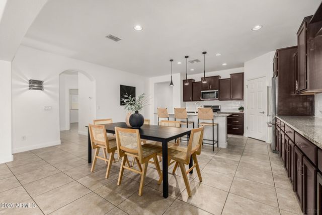 10847 W SWAYBACK Pass, Peoria, AZ 85383