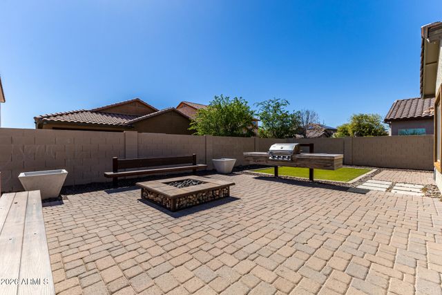 10847 W SWAYBACK Pass, Peoria, AZ 85383