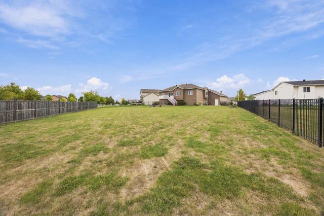 1840 35th Street Circle S, Moorhead, MN 56560