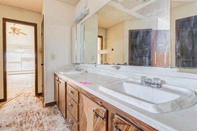 12554 Versailles Drive, Houston, TX 77015