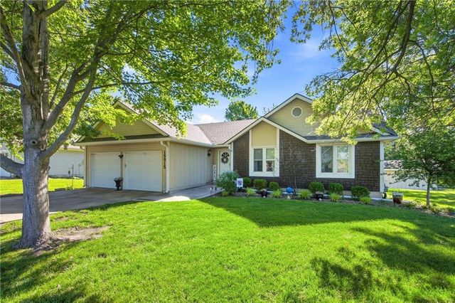 15015 Broadmoor Street, Overland Park, KS 66223