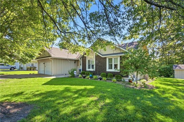 15015 Broadmoor Street, Overland Park, KS 66223