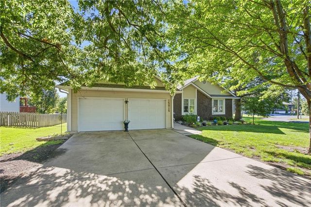 15015 Broadmoor Street, Overland Park, KS 66223