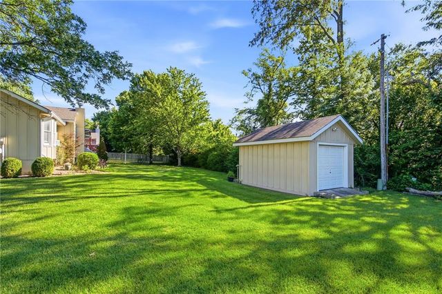 15015 Broadmoor Street, Overland Park, KS 66223