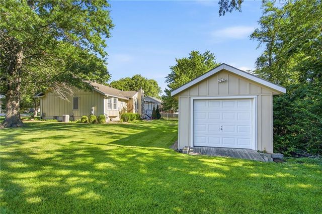 15015 Broadmoor Street, Overland Park, KS 66223