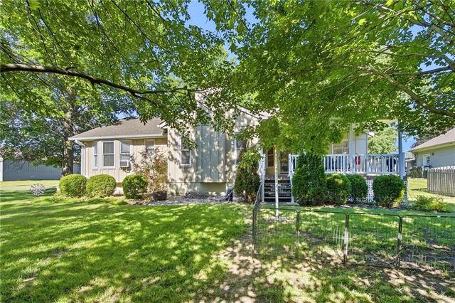 15015 Broadmoor Street, Overland Park, KS 66223