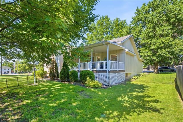 15015 Broadmoor Street, Overland Park, KS 66223