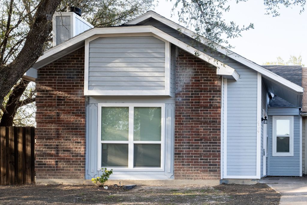 404 Dollins Street, Cedar Hill, TX 75104